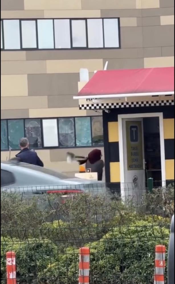 Genç Kadın Taksi Duragını Dağıttı!