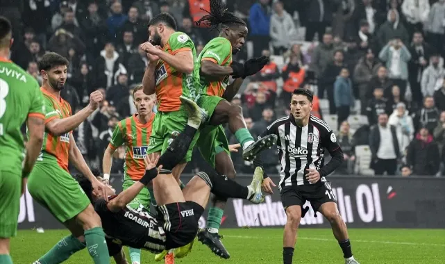 İlk Maçta Müthiş Röveşata Golüyle Dünya Basınında!