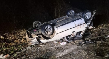 İnegöl’de Kontrolden Çıkan Otomobil Şarampole Yuvarlandı