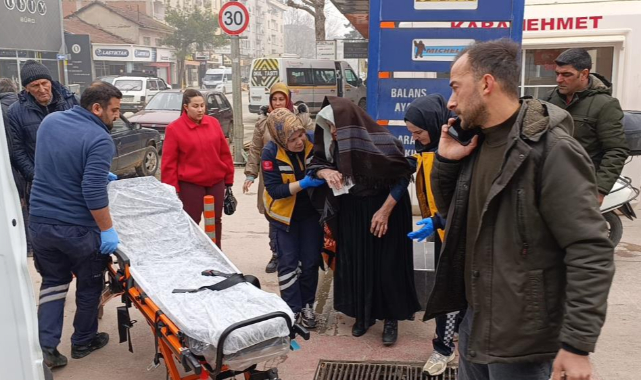 İnegöl'de PTT Kargo Minibüsünün Çarptığı Yaşlı Kadın Yaralandı