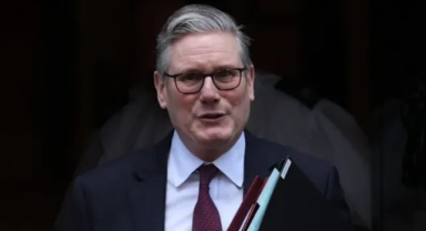 İngiltere Başbakanı Starmer, Epstein Krizine Rağmen İstifa Etmeyeceğini Açıkladı