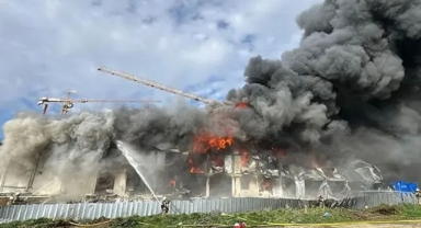 İstanbul Tuzla'da Şantiyede Konteyner Yangını