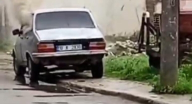 Karacabey’de Park Halindeki Otomobil Yangını Paniğe Neden Oldu