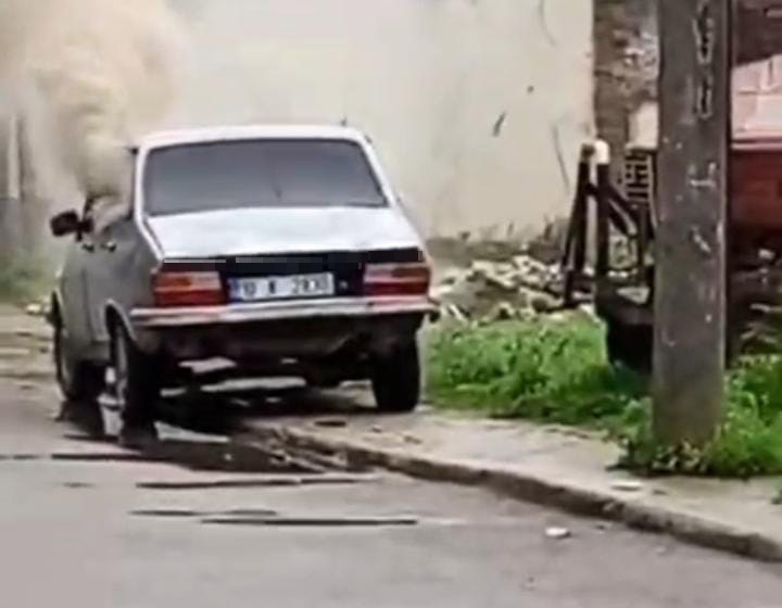 Karacabey’de Park Halindeki Otomobil Yangını Paniğe Neden Oldu