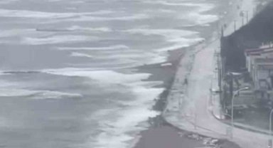 Karacabey'de fırtına ve sağanak sonrası deniz taştı