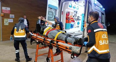 Kontrolden çıkan otomobil yayalara çarptı