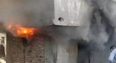 Metruk bina alev alev yandı