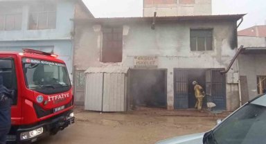 Mobilya imalathanesinde yangın