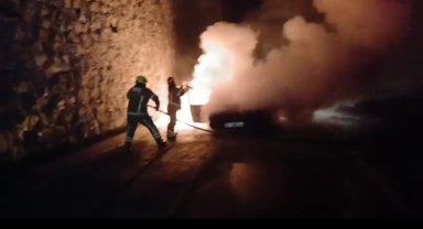 Mudanya yolunda korkutan araç yangını