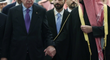 Muhammed bin Selman, Cumhurbaşkanı Erdoğan'ı uğurlarken elini bırakmadı