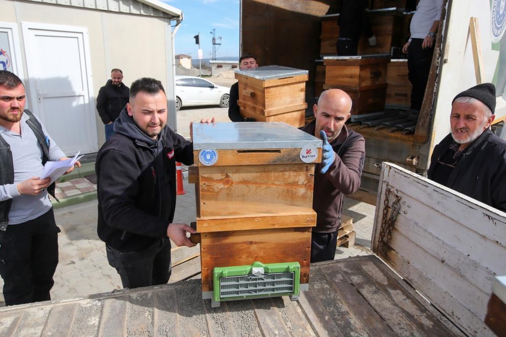 Mustafakemalpaşalı Arıcılara Kovan Desteği