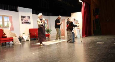 Öğretmenlerin sahnelediği "İdeal Aile Reçetesi-2" oyunu ilgi gördü