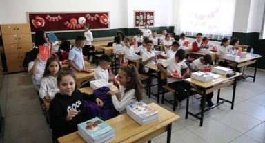 Okullarda İkinci Dönem Başladı: İlk Dersin Konusu Bayrak Sevgisi