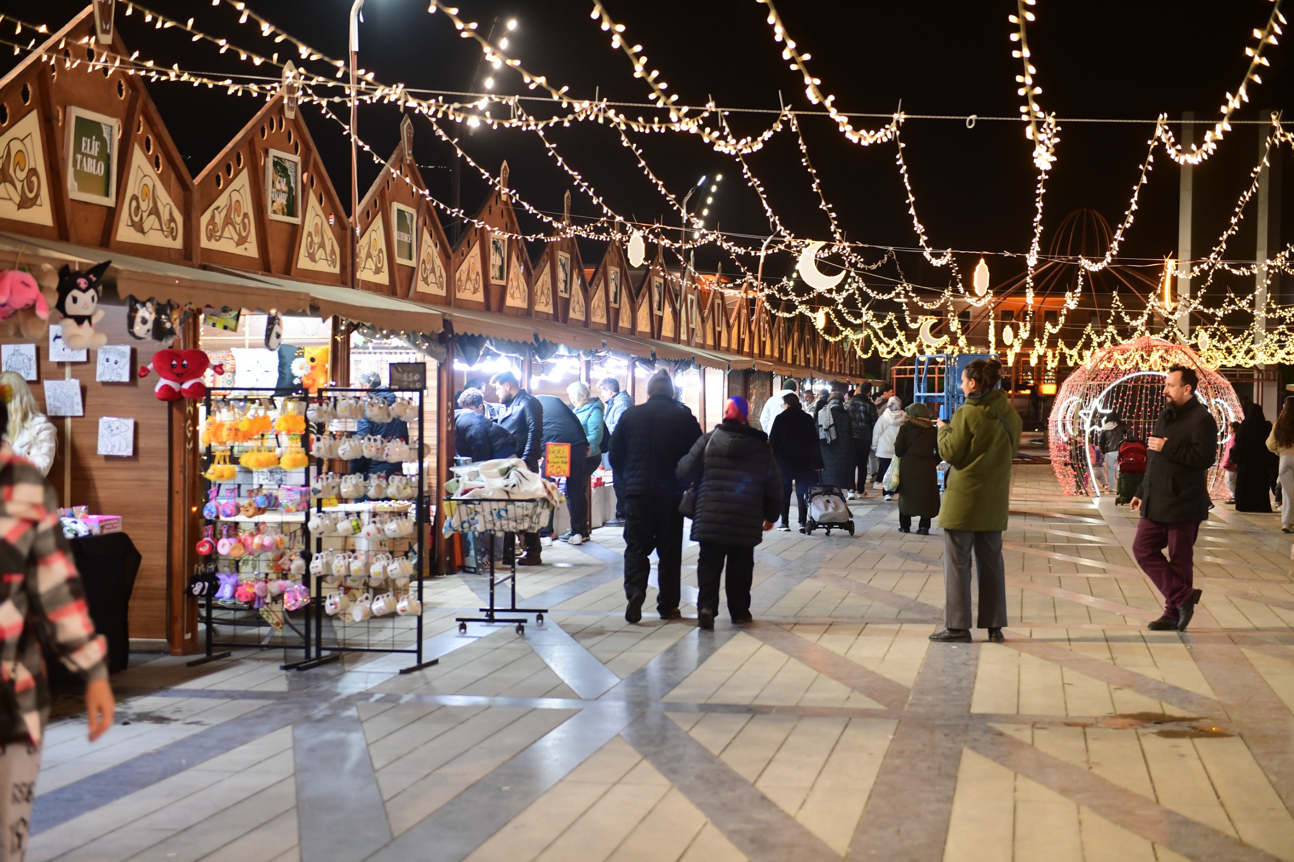 Osmangazi Belediyesi Osmangazi Ramazan Sokağı’nı Yoğun İlgiyle Açtı