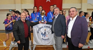 Osmangazi’de Badminton Yıldızlar İl Birinciliği Müsabakaları Tamamlandı