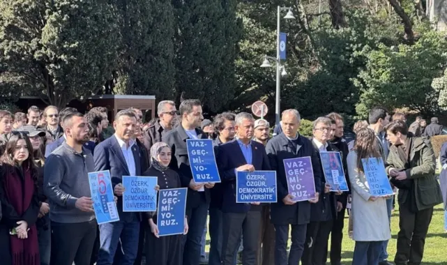 Özgür Özel, Boğaziçi Üniversitesi'nde dikilen akademisyenleri ziyaret etti