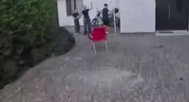 Siparişe gitti, kahraman oldu: Çatıda mahsur kalan çocuğu kurye kurtardı