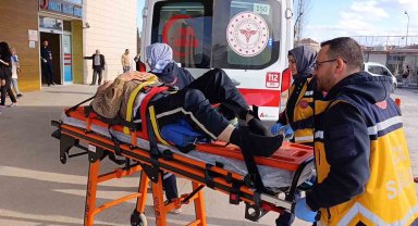 Tamir ettiği traktörün altında kaldı