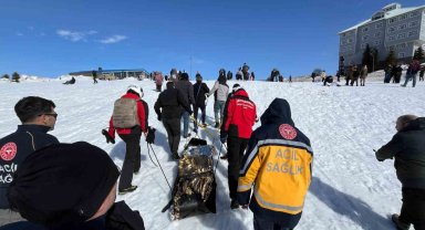 Uludağ'da kızak faciası: Dereye uçan tatilciyi JAK kurtardı