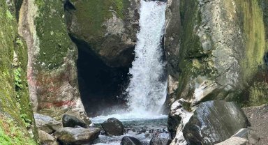 Yazın kurumak üzereydi, Uludağ'ın karlarıyla yeniden coştu