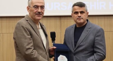 1 yılda 3 bin 766 ameliyat yapan doktora ödül