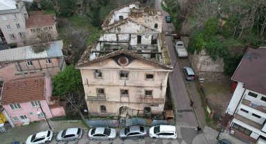 156 yıllık tarihi bina yangında zarar gördü