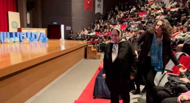 80 yaşındaki emekli öğretmen, kansere yenik düşen profesör kızını gözyaşlarıyla andı