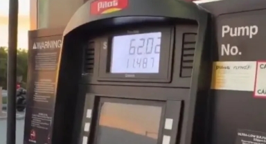 ABD’de akaryakıt fiyatları aldı başını gitti