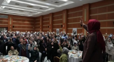 AK Parti İstanbul Kadın Kolları Mahalle Başkanları İftar Programında Buluştu