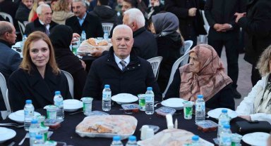 Başkan Bozbey kendi mahallesinde komşularıyla iftar yaptı