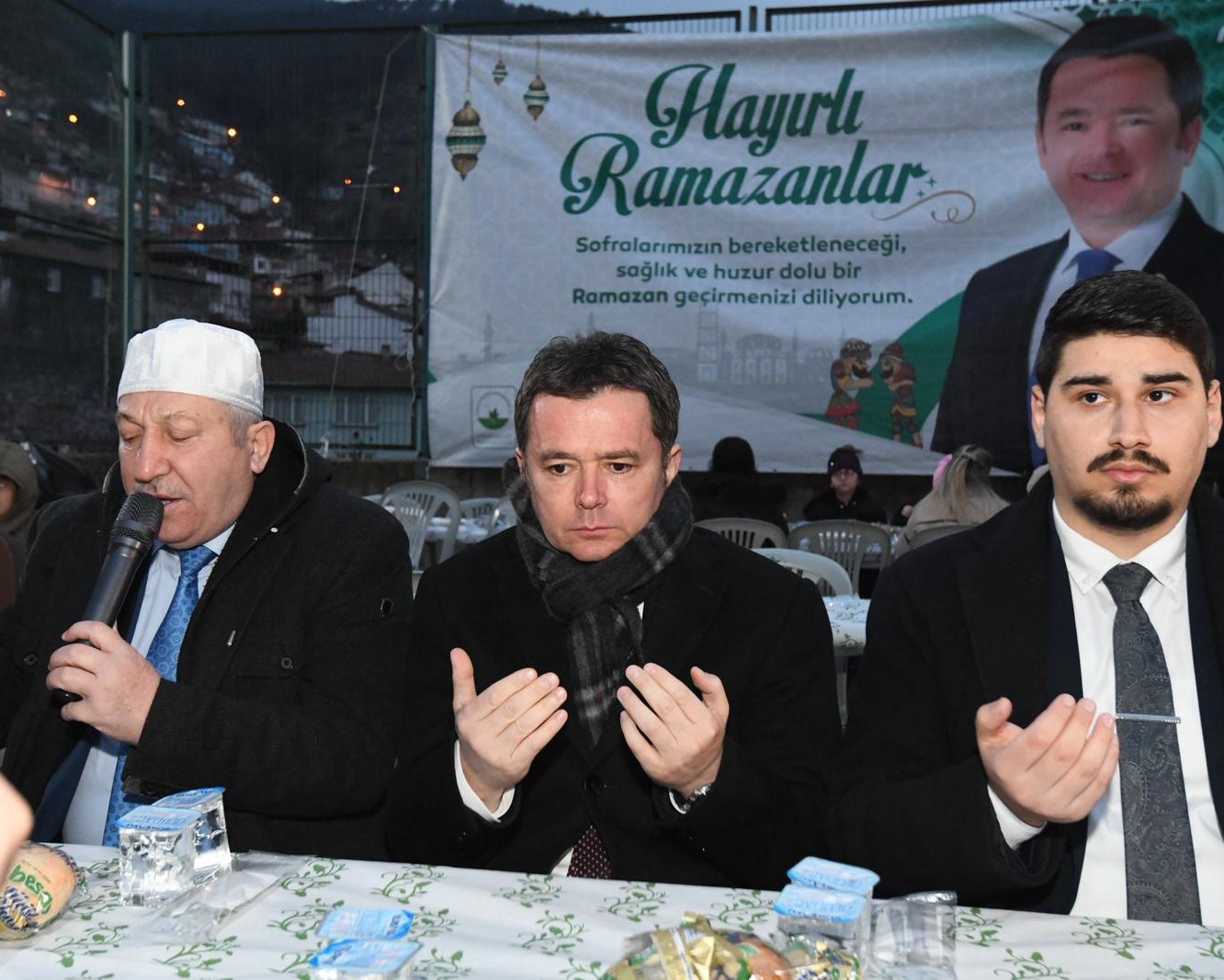 Başkan Erkan Aydın Alacahırka’da Vatandaşlarla İftar Yaptı