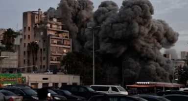 Beyrut'ta 15 Katlı Bina İsrail Saldırısıyla Yıkıldı