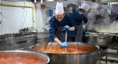 Bursa Büyükşehir Belediyesi, Ramazan'da On Binlerce Vatandaşa Sağlıklı İftar Yemekleri Sunuyor