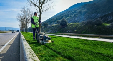 Bursa Büyükşehir Belediyesi Refüjlerde Peyzaj Düzenlemeleriyle Yeşil Kimliğini Güçlendiriyor