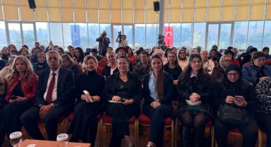 Bursa’da “Kadın ve Edebiyat” Söyleşisi Yoğun İlgi Gördü