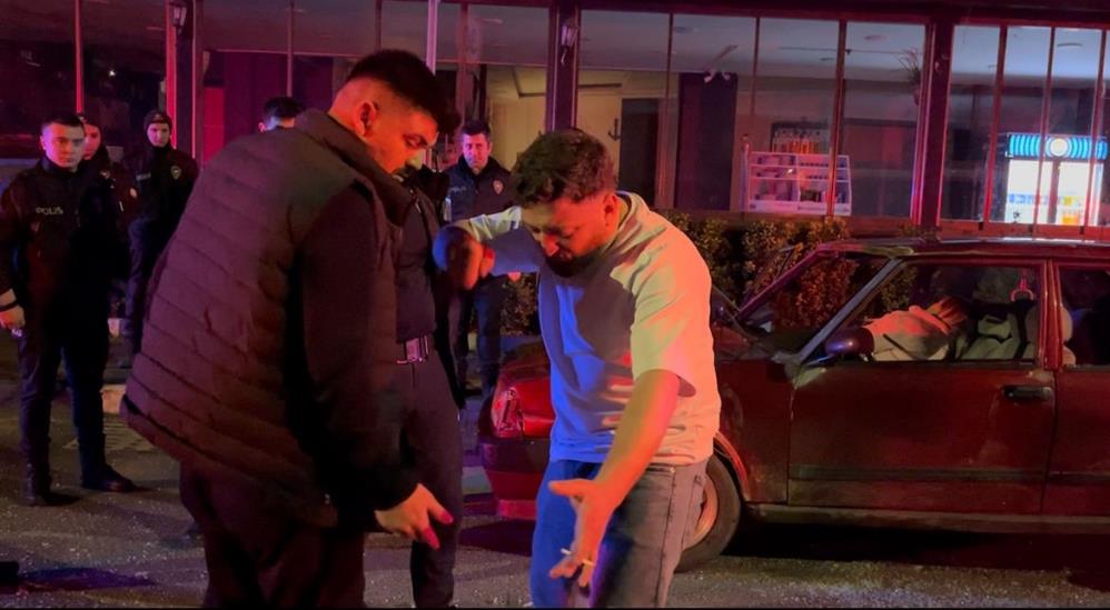 Bursa’da Öfkeli Şahıs Otomobilini Parçaladı