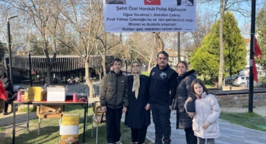 Bursa’da Oğuz Yorulmaz ve Abdullah Çatlı İçin Mevlit Şekeri Dağıtıldı