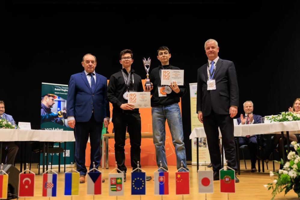 Bursa Erkek Lisesi Robot Takımı Dünya İkincisi Oldu