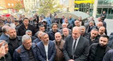 Bursa Özel Halk Otobüsü Esnafı Belediye Önünde Taleplerini Dile Getirdi