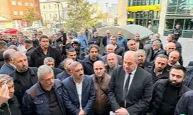 Bursa Özel Halk Otobüsü Esnafı Belediye Önünde Taleplerini Dile Getirdi