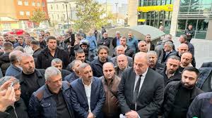 Bursa Özel Halk Otobüsü Esnafı Belediye Önünde Taleplerini Dile Getirdi