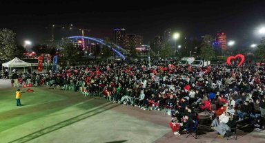 Bursa'da dev ekranda milli coşku