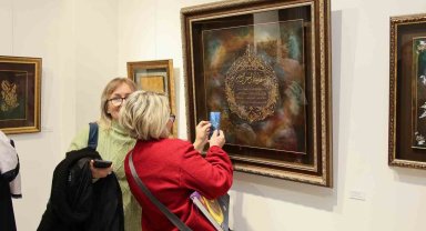 Bursa'da geleneksel sanatlara anlamlı katkı: "Zer-i Nâb" Tezhip Sergisi açıldı