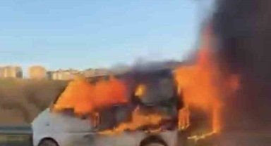 Bursa'da hafif ticari araç alev aldı