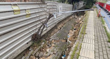 Bursa'da hafriyat çalışmasında yola zarar verdiler