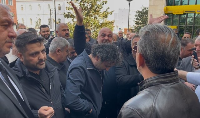 Bursa'da halk otobüsü esnafı belediye önünde toplandı