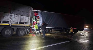 Bursa'da iki tırın çarpıştığı kazada 1 kişi hayatını kaybetti