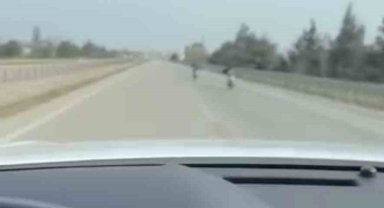 Bursa'da motor üstünde yatarak tehlikeli yolculuk