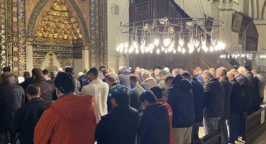 Bursa'da Muhsin Yazıcıoğlu için Ulucami'de mevlid okutuldu, helva ikram edildi