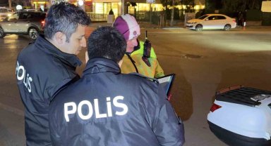 Bursa'da o mahalleye akın eden sürücülere polis uygulaması
